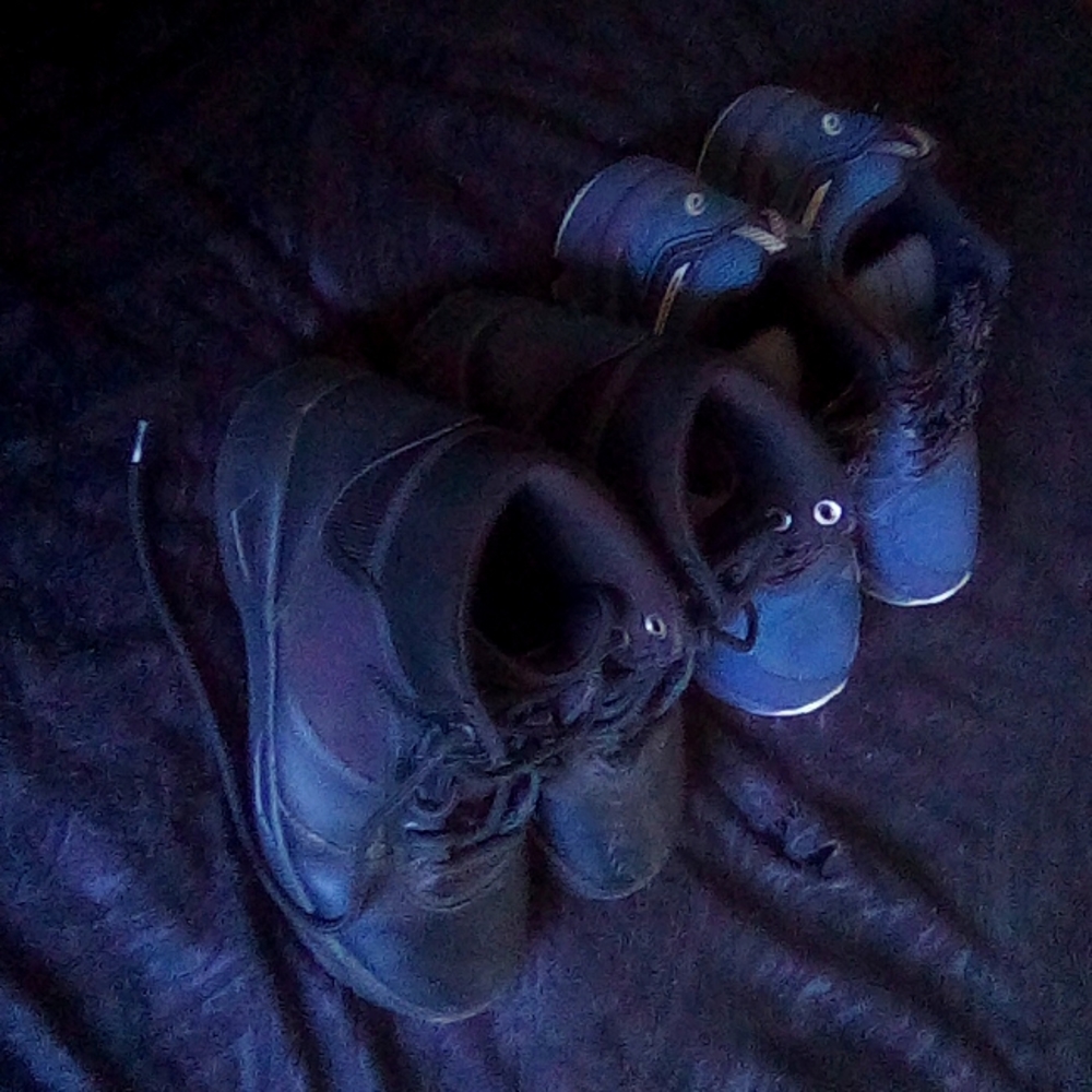 I am selling women shoes and for a good stastainable price